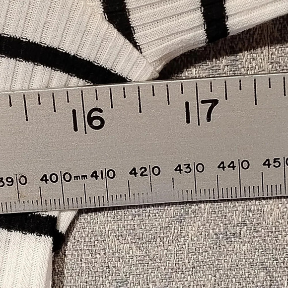 Shein NWOT White w/Blue Stripes Stretch Ribbed Sweater in Size M (US 6) - Picture 11 of 12